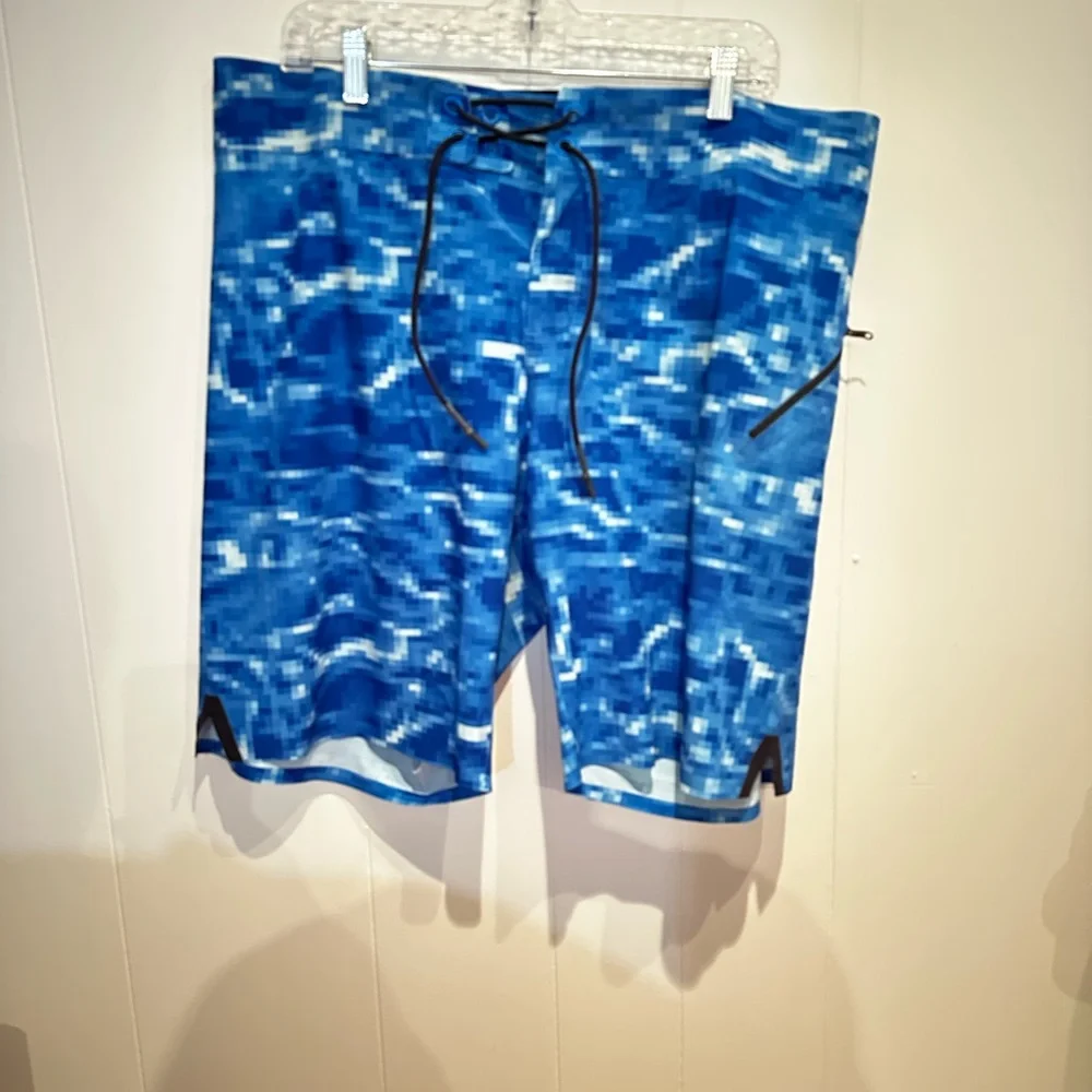 Lululemon Blue Water Print Swim Board Shorts Size 38 Men’s